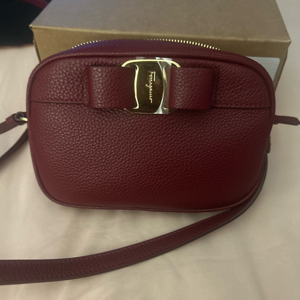 BNWT Salvatore Ferragamo Vara RWCC Bow bag crossbody